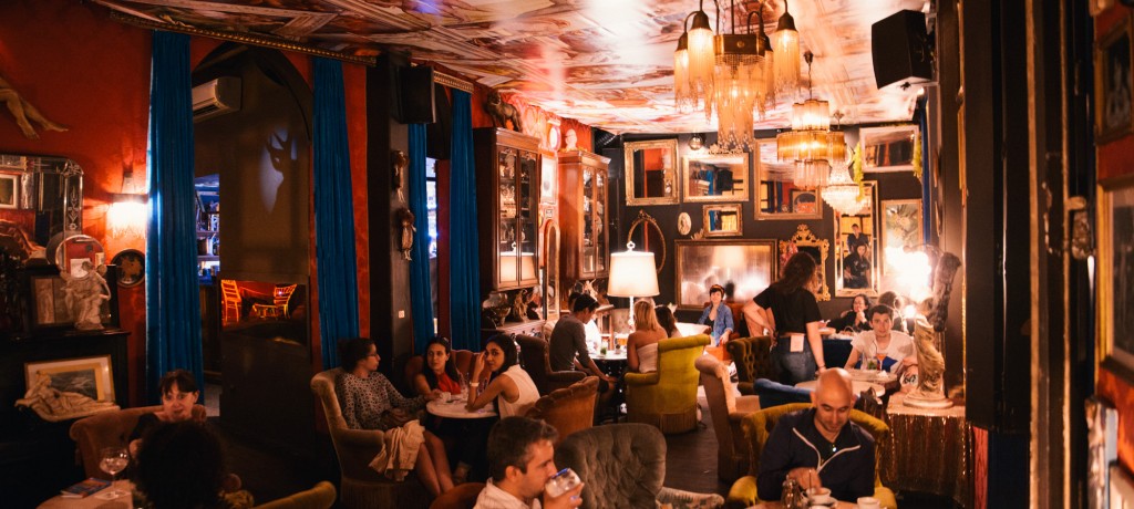 Machen Sie eine Reise in die Zeit der alten Kneipen in Lissabon